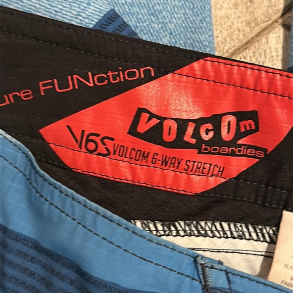 Volcom swim trunks - Picture 6 of 8